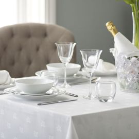 V Polyester Bistro Ivy Leaf Tablecloth-White 